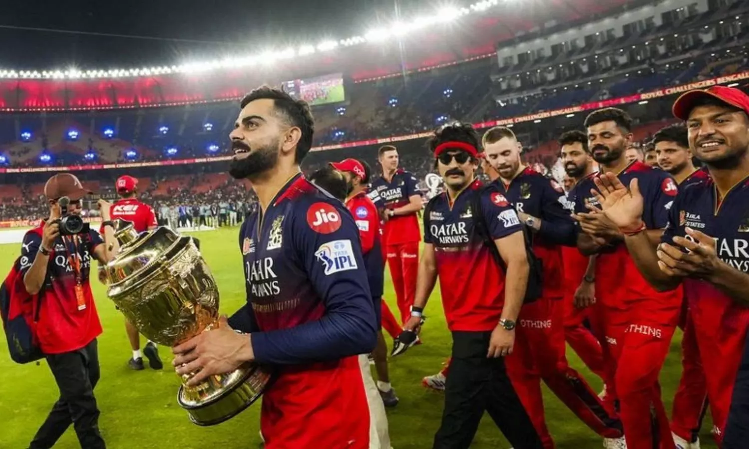 RCB on Sale: అమ్మకానికి రాయల్ఛాలెంజర్స్ బెంగళూరు.. RCB on Sale: అమ్మకానికి రాయల్ఛాలెంజర్స్ బెంగళూరు..