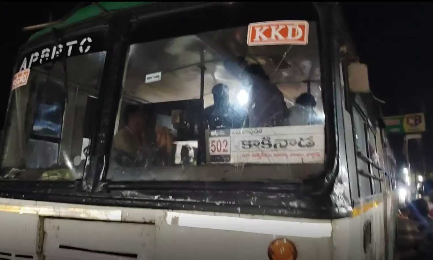 అంబేడ్కర్ కోనసీమ జిల్లాలో ఆర్టీసీ బస్సుపై దాడి అంబేడ్కర్ కోనసీమ జిల్లాలో ఆర్టీసీ బస్సుపై దాడి