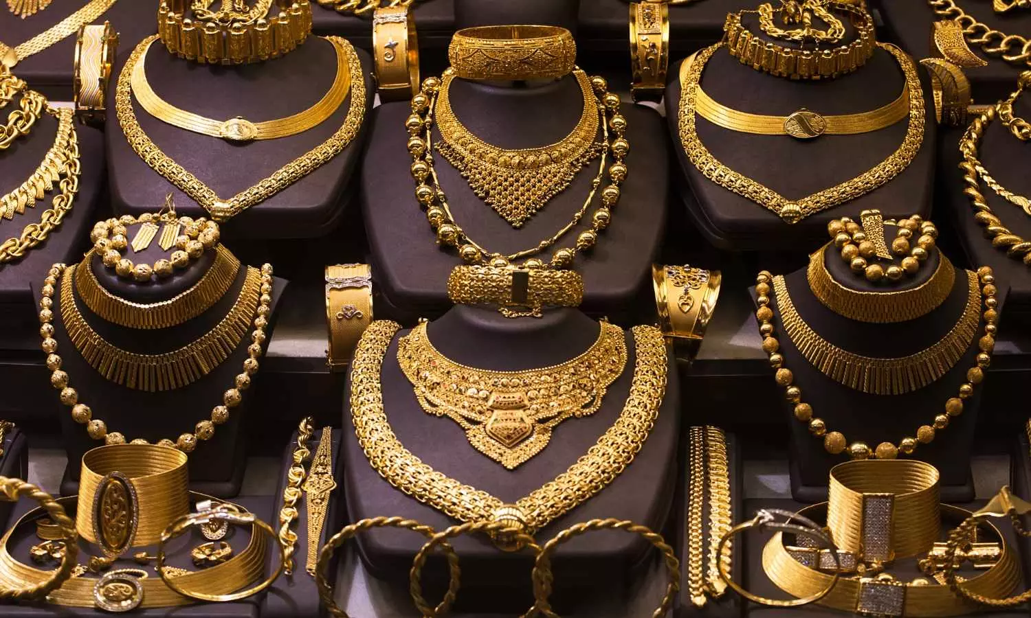 బంగారం బూమ్: ఒక్క నెలలోనే 39 టన్నులు కొనుగోలు – కేంద్ర బ్యాంకుల సునామీ షాపింగ్! బంగారం బూమ్: ఒక్క నెలలోనే 39 టన్నులు కొనుగోలు – కేంద్ర బ్యాంకుల సునామీ షాపింగ్!