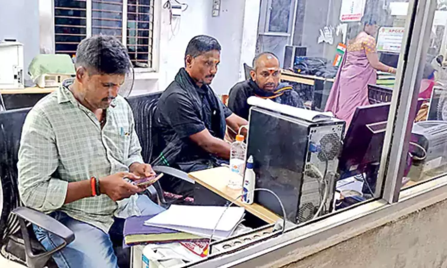 ACB Raids: ఏపీ వ్యాప్తంగా సబ్ రిజిస్ట్రార్ కార్యాలయాల్లో ఏసీబీ తనిఖీలు ACB Raids: ఏపీ వ్యాప్తంగా సబ్ రిజిస్ట్రార్ కార్యాలయాల్లో ఏసీబీ తనిఖీలు