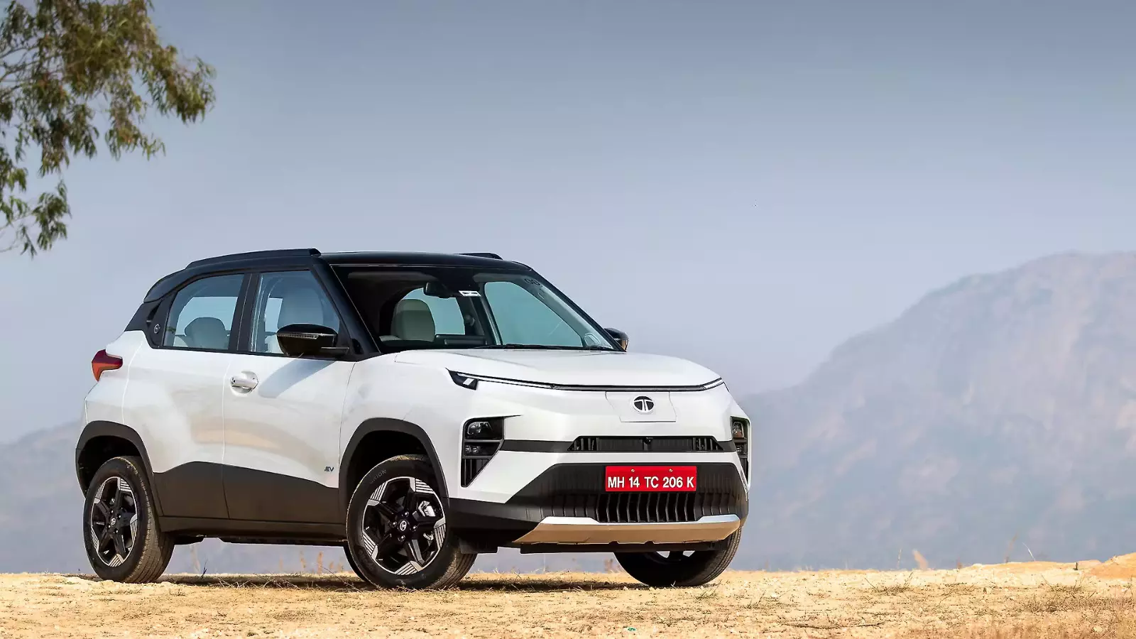 Tata Punch EV: ఇదేం ఆఫరయ్యా.. టాప్ సెల్లింగ్ కార్.. లక్షల్లో డిస్కౌంట్లు..! Tata Punch EV: ఇదేం ఆఫరయ్యా.. టాప్ సెల్లింగ్ కార్.. లక్షల్లో డిస్కౌంట్లు..!