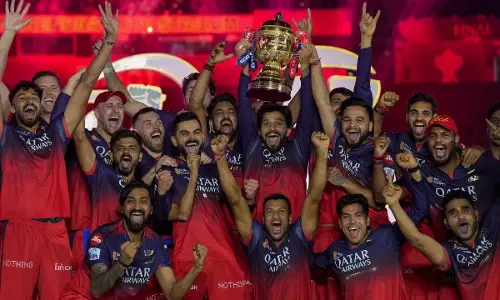 RCB : అమ్మకానికి ఆర్సీబీ.. కొనుగోలు చేసేందుకు రేసులో  5 అగ్రశ్రేణి కంపెనీలు!