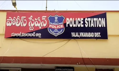 తాండూర్లో దారుణం.. ఆస్తి కోసం మామపై పెట్రోల్ పోసి నిప్పంటించిన అల్లుడు తాండూర్లో దారుణం.. ఆస్తి కోసం మామపై పెట్రోల్ పోసి నిప్పంటించిన అల్లుడు