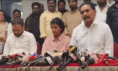 శ్రీచరణ్కి గ్రూప్ 1 ఉద్యోగం, రూ.2.5 కోట్ల నజరానా శ్రీచరణ్కి గ్రూప్ 1 ఉద్యోగం, రూ.2.5 కోట్ల నజరానా