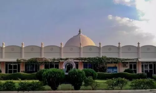 పుట్టపర్తి ఎయిర్పోర్టులో ప్రకాశ్ నాయుడికి చేదు అనుభవం పుట్టపర్తి ఎయిర్పోర్టులో ప్రకాశ్ నాయుడికి చేదు అనుభవం