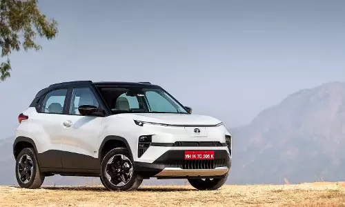 Tata Punch EV: ఇదేం ఆఫరయ్యా.. టాప్ సెల్లింగ్ కార్.. లక్షల్లో డిస్కౌంట్లు..! Tata Punch EV: ఇదేం ఆఫరయ్యా.. టాప్ సెల్లింగ్ కార్.. లక్షల్లో డిస్కౌంట్లు..!