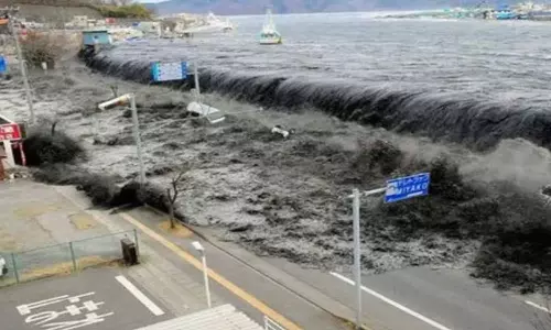 Earthquake Tsunami Alert: భారీ భూకంపం.. సునామీ హెచ్చరిక! జలప్రళయం తప్పదా? Earthquake Tsunami Alert: భారీ భూకంపం.. సునామీ హెచ్చరిక! జలప్రళయం తప్పదా?