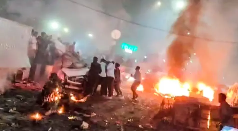 Delhi Explosion: దిల్లీ ఎర్రకోట సమీపంలో భారీ పేలుడు.. 8 మంది మృతి, 24 మందికి గాయాలు
