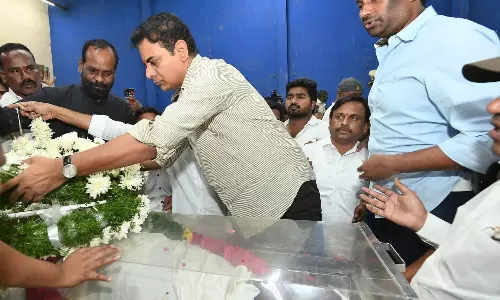 KTR: అందెశ్రీ రచనలు తెలంగాణలో చిరస్థాయిగా నిలిచిపోతాయి KTR: అందెశ్రీ రచనలు తెలంగాణలో చిరస్థాయిగా నిలిచిపోతాయి