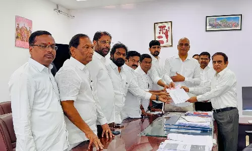 Harish Rao: జూబ్లీహిల్స్ బైపోల్‌లో ఓటర్లకు చీరలు, కుక్కర్లు పంచుతున్నారు