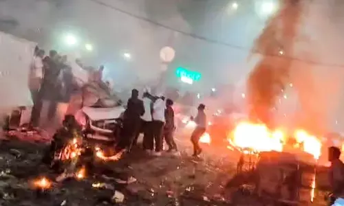 Delhi Explosion: దిల్లీ ఎర్రకోట సమీపంలో భారీ పేలుడు.. 8 మంది మృతి, 24 మందికి గాయాలు