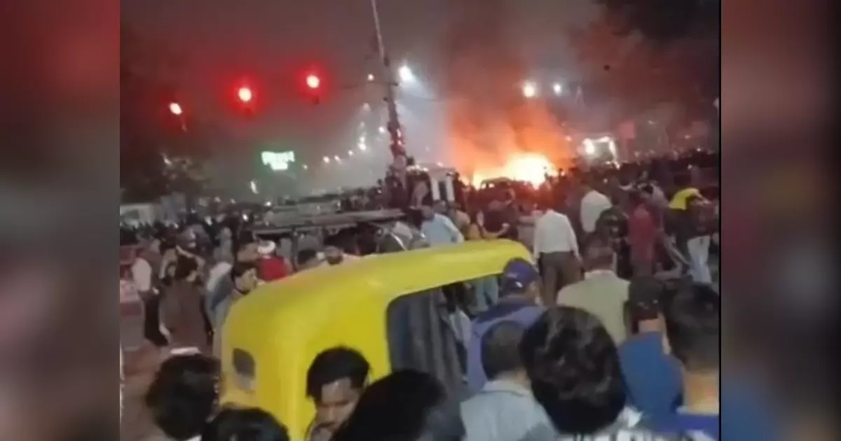 ఢిల్లీ ఎర్రకోట పేలుడు: వెలుగులోకి కారు రిజిస్ట్రేషన్, అనుమానితుల వివరాలు! ఢిల్లీ ఎర్రకోట పేలుడు: వెలుగులోకి కారు రిజిస్ట్రేషన్, అనుమానితుల వివరాలు!