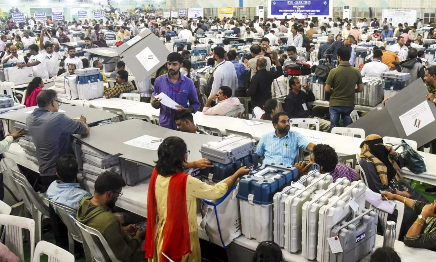 దేశంలో కొనసాగుతున్న ఉపఎన్నికల పర్వం.. 8 అసెంబ్లీ స్థానాలకు జరుగుతోన్న బై ఎలక్షన్స్ దేశంలో కొనసాగుతున్న ఉపఎన్నికల పర్వం.. 8 అసెంబ్లీ స్థానాలకు జరుగుతోన్న బై ఎలక్షన్స్