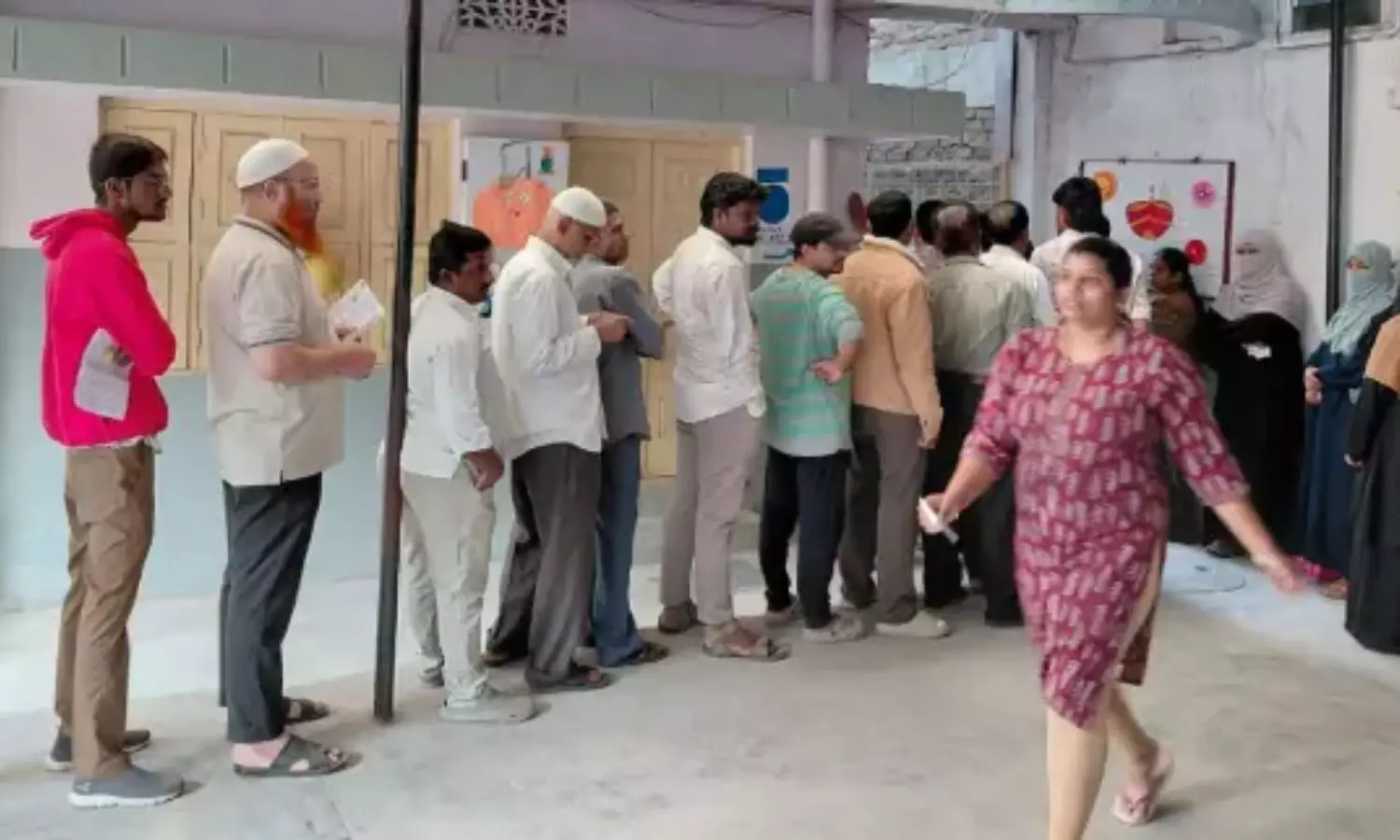 కొనసాగుతున్న జూబ్లీహిల్స్ బైపోల్ పోలింగ్.. మధ్యాహ్నం ఒంటిగంట వరకు 31.94 శాతం పోలింగ్ నమోదు