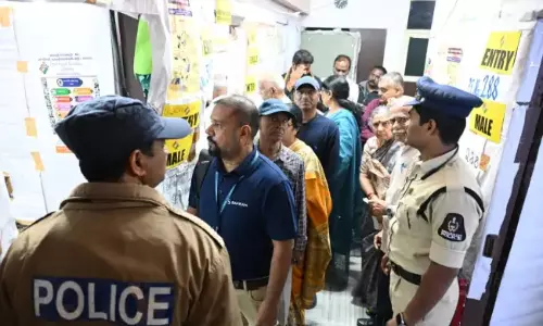 Jubilee Hills Bypoll: జూబ్లీహిల్స్‌ ఉపఎన్నిక.. పోలింగ్‌ కేంద్రాలకు తరలివస్తున్న ఓటర్లు