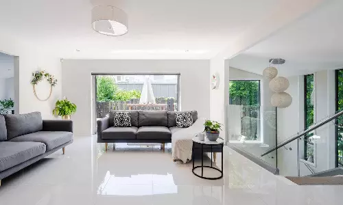 వాస్తు ప్రకారం ఇంట్లో శాంతి, సంపద, స్థిరత్వం కావాలంటే — ఈ 5 తప్పులు ఎప్పటికీ చేయకండి!