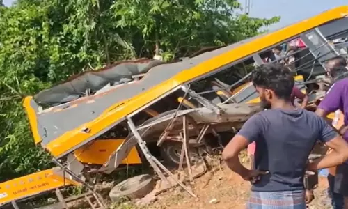 భద్రాద్రి కొత్తగూడెంలో స్కూల్ బస్సు ఢీకొని రెండేళ్ల బాలుడు మృతి