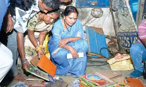 కిష్టరాయినిపల్లి రిజర్వాయర్‌ను సందర్శించిన కవిత ..బాధితులకు వెంటనే పరిహారం ఇవ్వాలని డిమాండ్