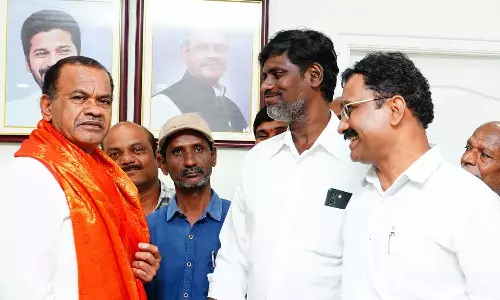 Rabandu Movie Trailer: రాబందు ట్రైలర్‌ విడుదల: తెలంగాణ సినిమాటోగ్రఫీ మంత్రి కోమటిరెడ్డి వెంకటరెడ్డి చేతుల మీదుగా లాంఛింగ్‌!