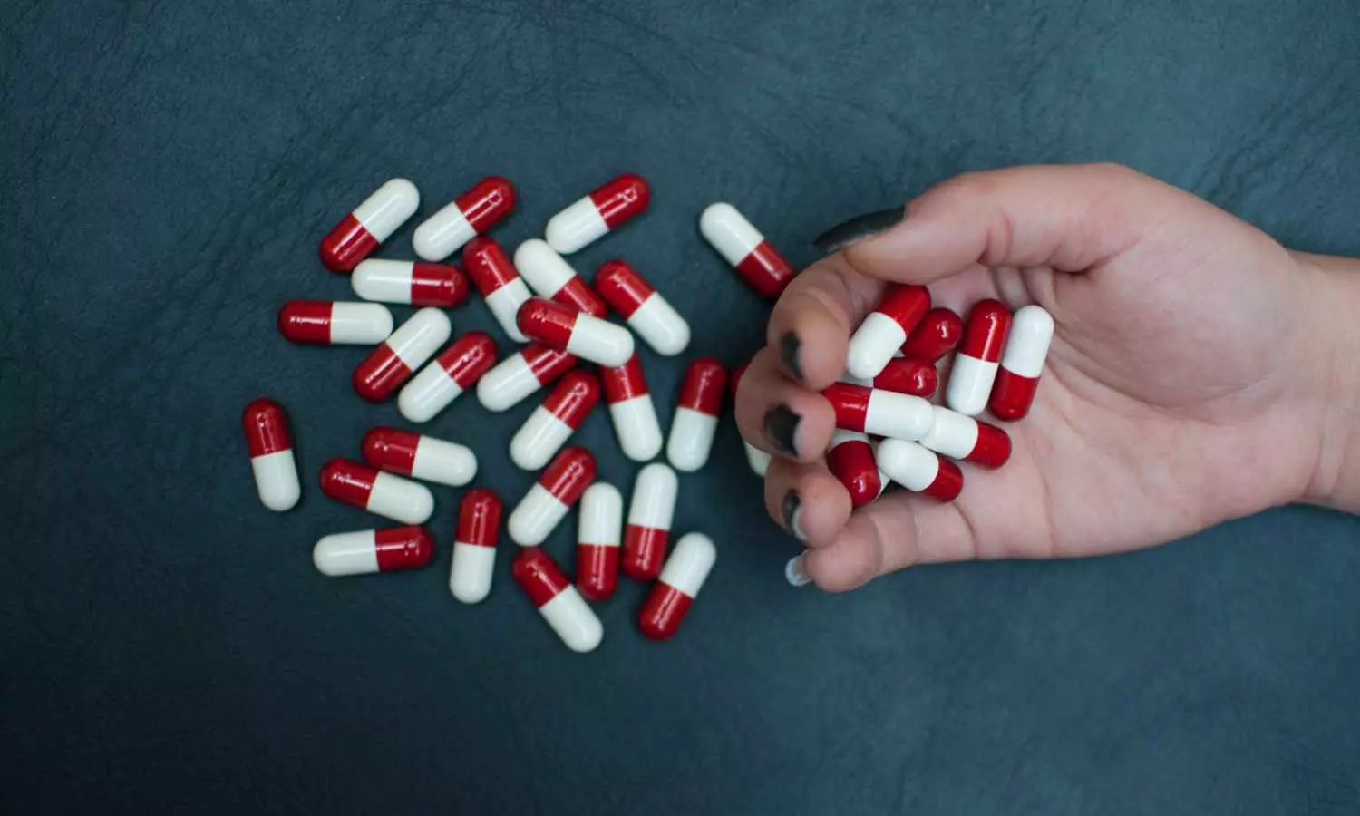 చైనాలోకి ‘భారతీయ’ ఔషధాల దూకుడు — డాక్టర్ రెడ్డీస్, సిప్లా, నాట్కో, హెటిరోలకు భారీ కాంట్రాక్టులు! చైనాలోకి ‘భారతీయ’ ఔషధాల దూకుడు — డాక్టర్ రెడ్డీస్, సిప్లా, నాట్కో, హెటిరోలకు భారీ కాంట్రాక్టులు!