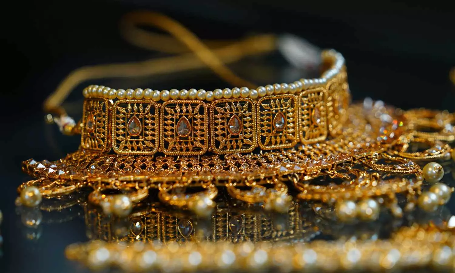 Gold Price Today: వరుస పెరుగుదలకు బ్రేక్! బంగారం ధరలు భారీగా తగ్గాయి! Gold Price Today: వరుస పెరుగుదలకు బ్రేక్! బంగారం ధరలు భారీగా తగ్గాయి!