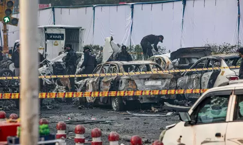 దేశవ్యాప్తంగా హైఅలర్ట్.. ఢిల్లీలో బాంబు పేలుడు ఘటనతో కేంద్ర హోంశాఖ అప్రమత్తం దేశవ్యాప్తంగా హైఅలర్ట్.. ఢిల్లీలో బాంబు పేలుడు ఘటనతో కేంద్ర హోంశాఖ అప్రమత్తం