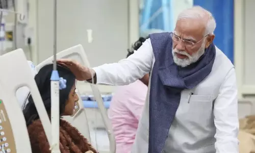PM Modi: ఢిల్లీ పేలుడు బాధితులకు ప్రధాని మోడీ పరామర్శ.. ఎయిర్ పోర్టు నుంచి నేరుగా ఆసుపత్రికి..