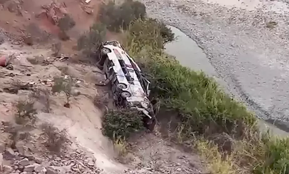 దక్షిణ అమెరికాలో ఘోర బస్సు ప్రమాదం — 37 మంది మృతి, 24 మందికి గాయాలు