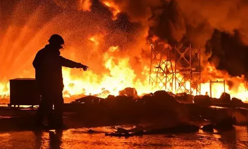 Hyderabad: హైదరాబాద్‌లో భారీ అగ్నిప్రమాదం.. మంటల్లో ప్లాస్టిక్ గోదాం దగ్ధం