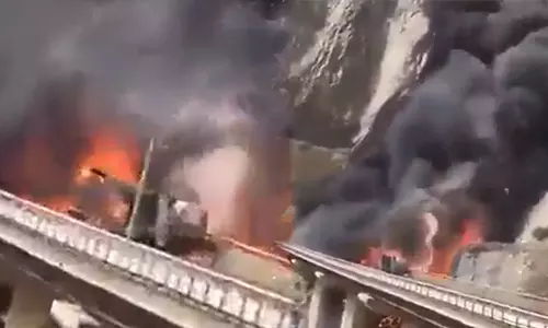 సౌదీలో ఘోర రోడ్డు ప్రమాదం .. 42మంది సజీవదహనం సౌదీలో ఘోర రోడ్డు ప్రమాదం .. 42మంది సజీవదహనం