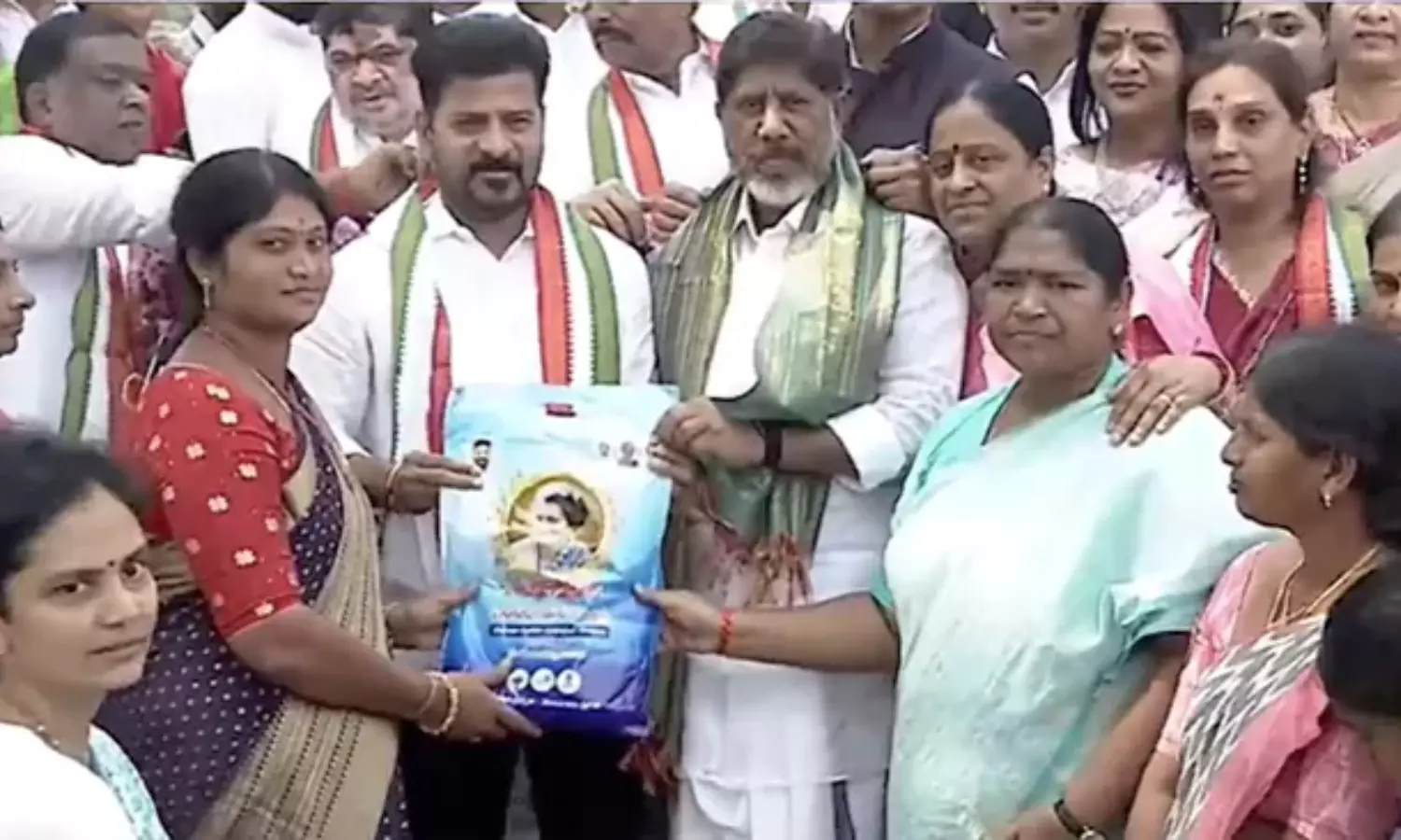 Revanth Reddy: ఇందిరమ్మ చీరల పంపిణీ ప్రారంభించిన సీఎం రేవంత్‌