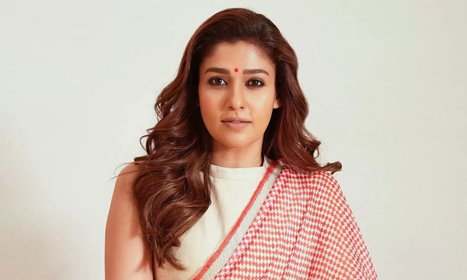 Nayanthara: నయనతార..50 సెకన్ల కోసం రూ.5 కోట్లు..? Nayanthara: నయనతార..50 సెకన్ల కోసం రూ.5 కోట్లు..?