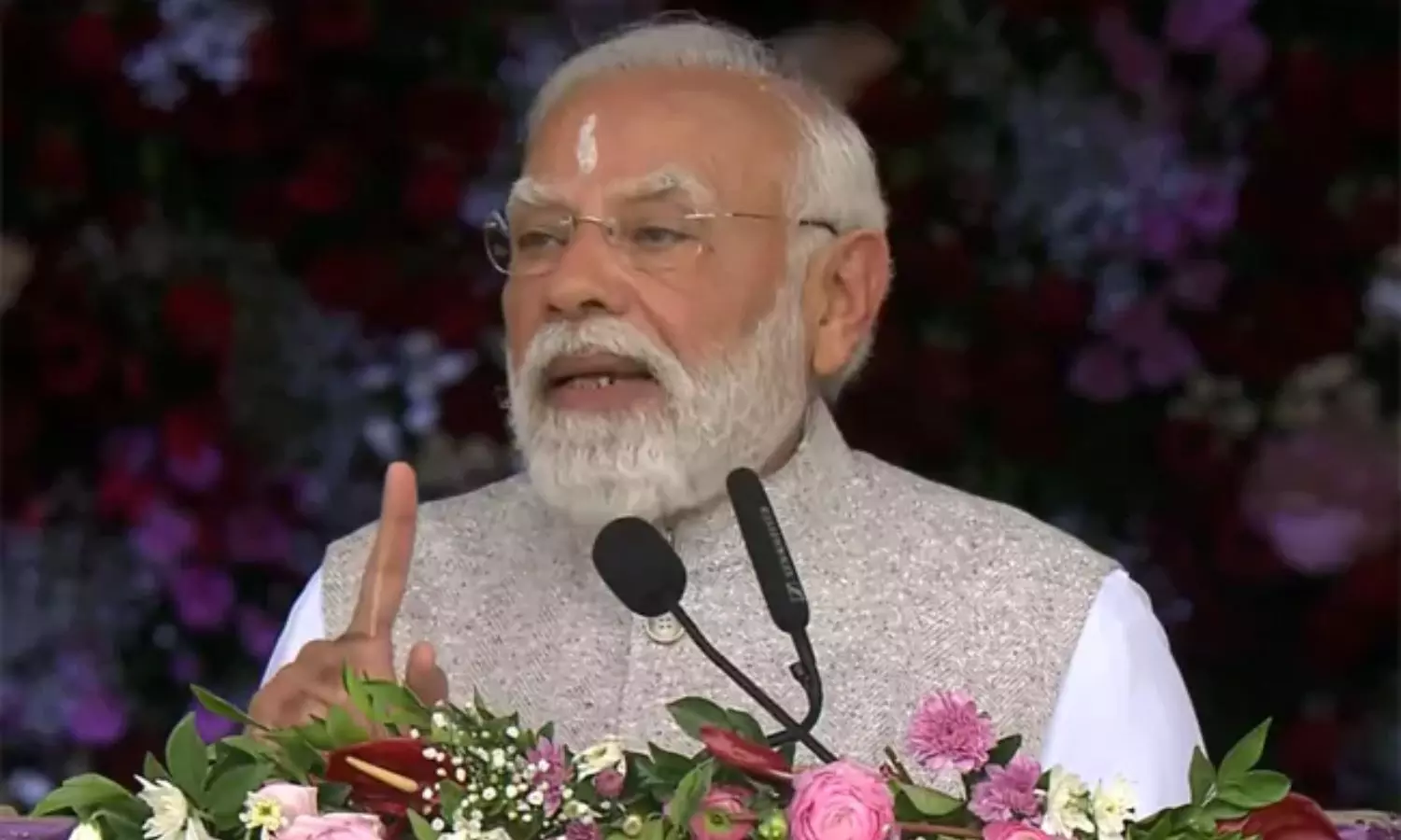 PM Modi: విశ్వప్రేమకు ప్రతిరూపంగా సత్యసాయి జీవించారు