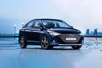 Hyundai Verna: హ్యుందాయ్ వెర్నా.. ఒక్కసారిగా రూ.55 వేలు చౌకగా మారింది..! Hyundai Verna: హ్యుందాయ్ వెర్నా.. ఒక్కసారిగా రూ.55 వేలు చౌకగా మారింది..!