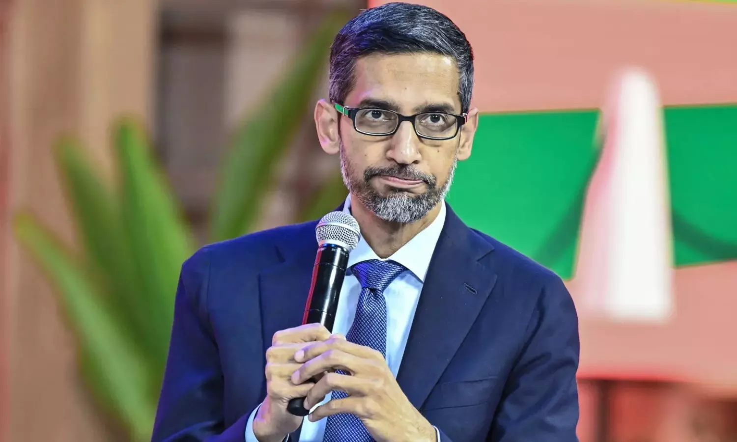 “కృత్రిమ మేధను గుడ్డిగా నమ్మొద్దు” — గూగుల్ CEO సుందర్ పిచాయ్ సీరియస్ వార్నింగ్