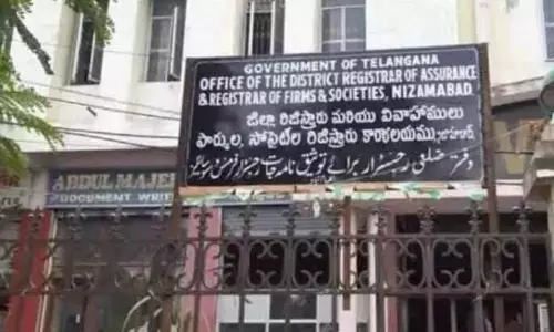 Nizamabad : అవినీతికి కేరాఫ్⁬గా అడ్రస్‌గా మారిన సబ్ రిజిస్ట్రార్ కార్యాలయాలు