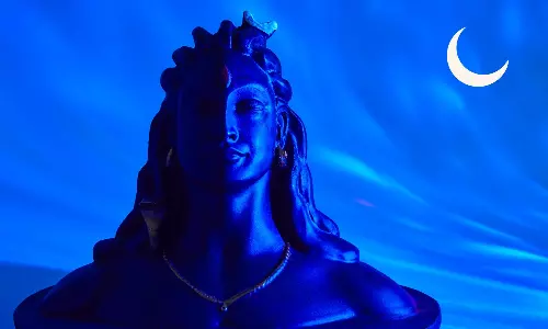 రేపే కార్తీక అమావాస్య — శుభ ముహూర్తం, పూజా విధానం, పితృ అనుగ్రహం పొందేందుకు జపించాల్సిన శక్తివంతమైన మంత్రం ఇదే!