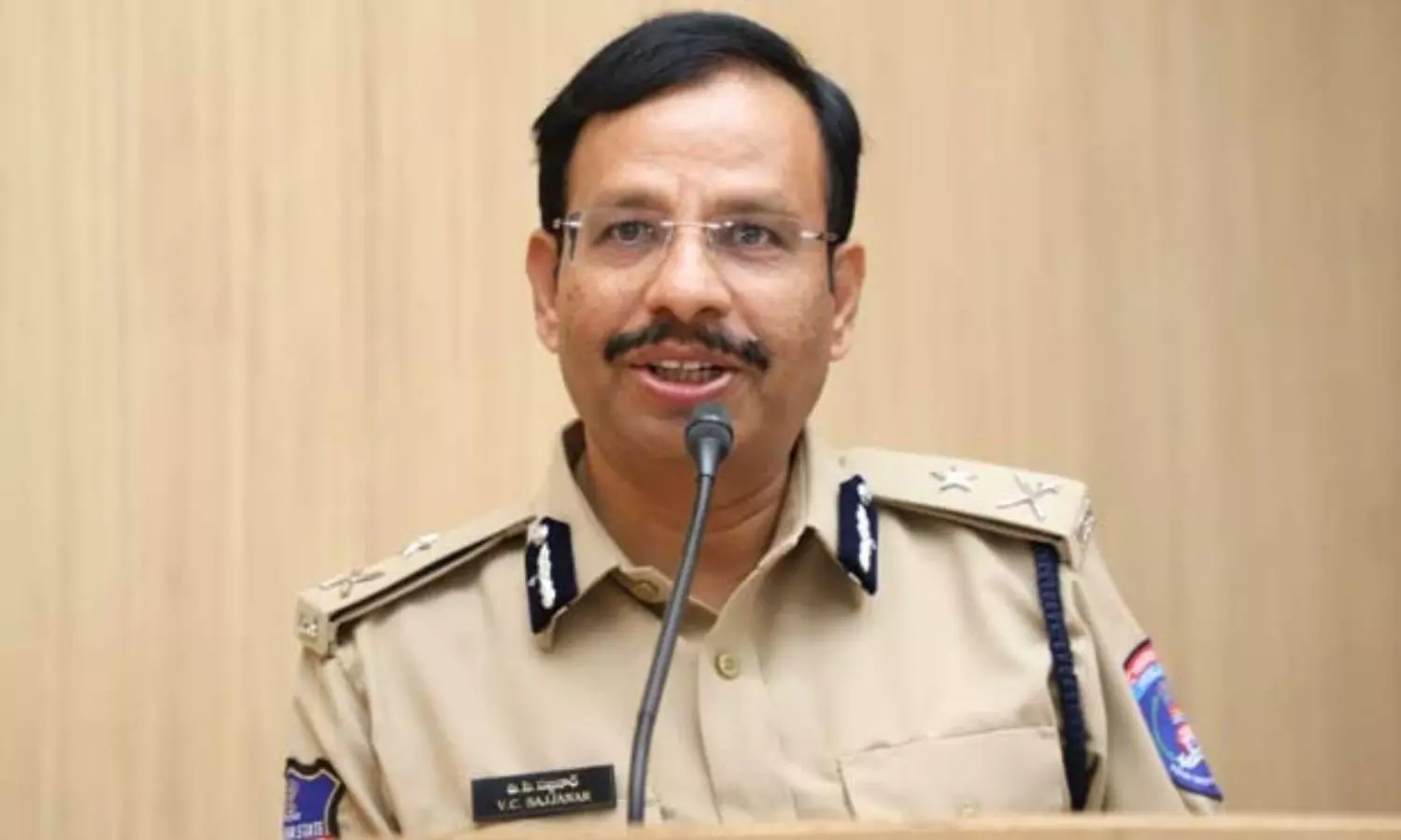 CP VC Sajjanar: విధి నిర్వహణలో ఉన్న అధికారులపై దాడి చేస్తే కఠిన చర్యలు