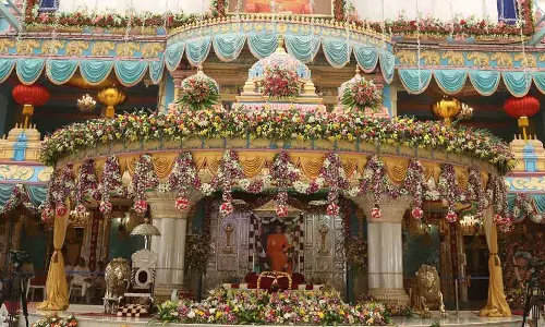 సత్యసాయి జయంతి వేడుకల్లో పాల్గొన్న కేంద్రమంత్రి నితిన్ గడ్కరీ సత్యసాయి జయంతి వేడుకల్లో పాల్గొన్న కేంద్రమంత్రి నితిన్ గడ్కరీ