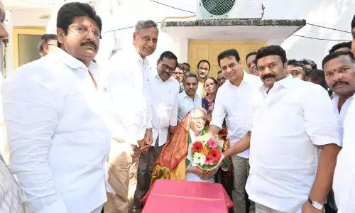 KTR: మనందరికీ స్ఫూర్తిదాయకం చుక్కా రామయ్య KTR: మనందరికీ స్ఫూర్తిదాయకం చుక్కా రామయ్య