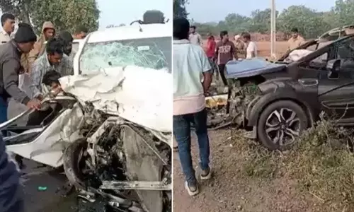 Road Accident: మొయినాబాద్‌లో రెండు కార్లు ఢీ.. ఇద్దరు మృతి