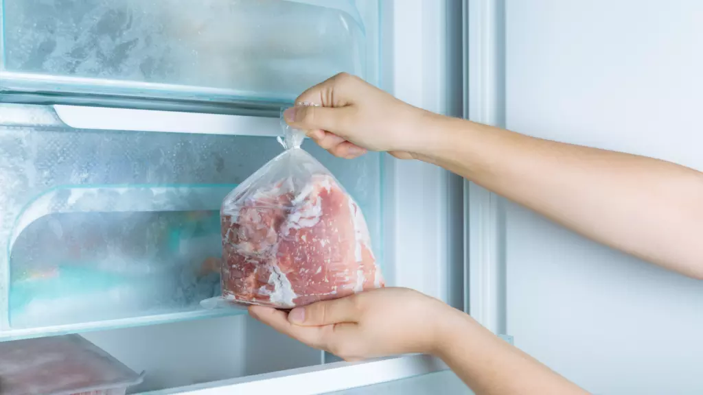 ఫ్రిజ్‌లో స్టోర్ చేసే చికెన్ నిజంగా సేఫ్‌నా? ఎంతకాలం?