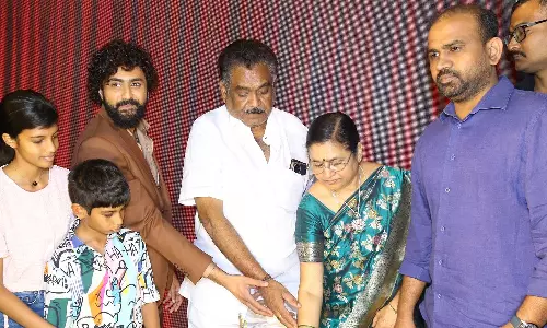 Jismat Jail Mandi: హైదరాబాద్లో ‘జిస్మత్ జైల్ మందీ’ రెస్టారెంట్కు ధర్మ మహేష్ భవ్య ప్రారంభం Jismat Jail Mandi: హైదరాబాద్లో ‘జిస్మత్ జైల్ మందీ’ రెస్టారెంట్కు ధర్మ మహేష్ భవ్య ప్రారంభం