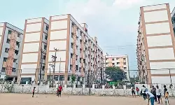 Double Bedroom Scam: డబుల్ బెడ్రూం ఇళ్ల పేరుతో మోసం.. 2.5 కోట్లు దోచేసిన BHEL ఉద్యోగి