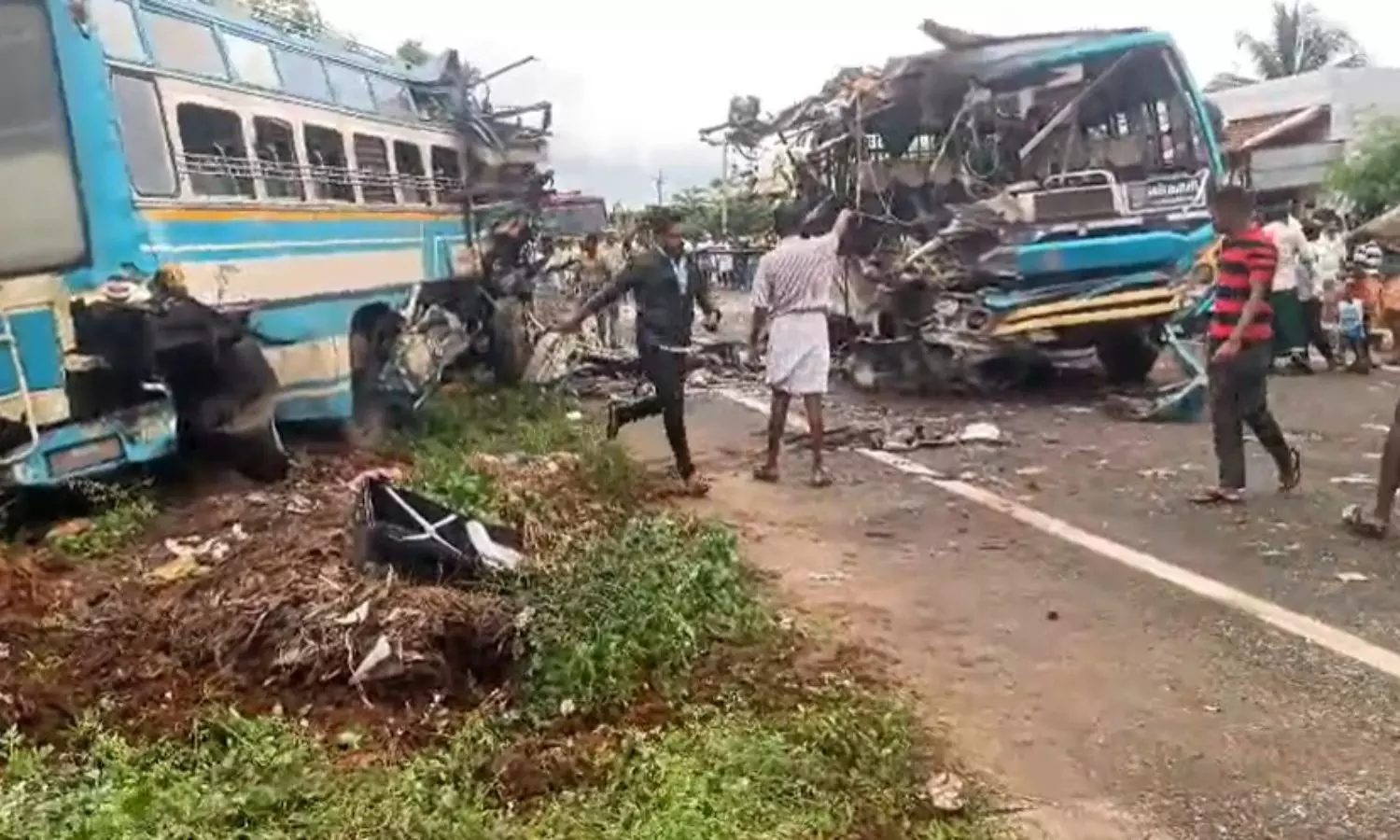 Road Accident: తమిళనాడులో ఘోర రోడ్డు ప్రమాదం.. రెండు ప్రైవెట్‌ ట్రావెల్స్‌ బస్సులు ఢీ