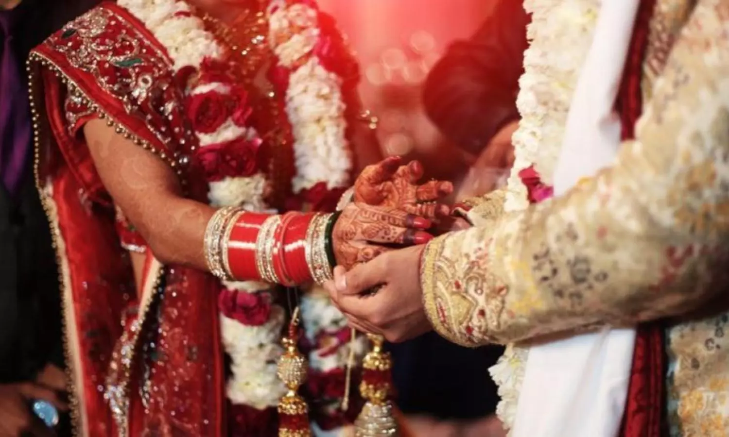 పెళ్లి పేరుతో నమ్మించి.. బంగారం, నగదుతో ఉడాయించిన కిలాడీ లేడీ!