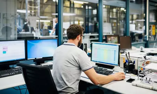 Desk Job Health Risks : వర్క్ ఫ్రమ్ హోమ్ అలర్ట్..గంటల తరబడి కూర్చుంటే 10 వేల అడుగులు నడిచినా వృథా