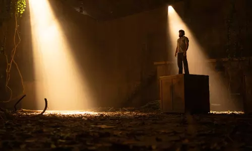 ఆంధ్ర-తెలంగాణలో మైత్రి మూవీ మేకర్స్ ద్వారా చఠా పచా గ్రాండ్ రిలీజ్