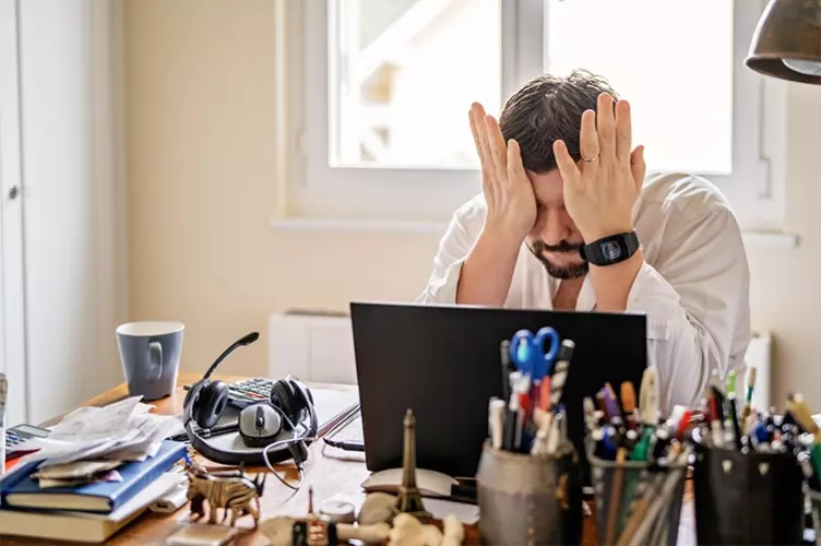 Working Long Hours:  ఎక్కువ గంటలు పనిచేస్తే లాభమా? నష్టమా?