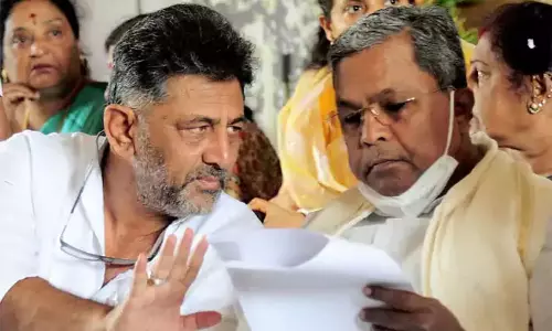 ఢిల్లీకి కర్ణాటక పంచాయితీ.. సిద్ధరామయ్య,డీకే శివకుమార్ కు అధిష్టానం నుంచి  నుంచి పిలుపు..?